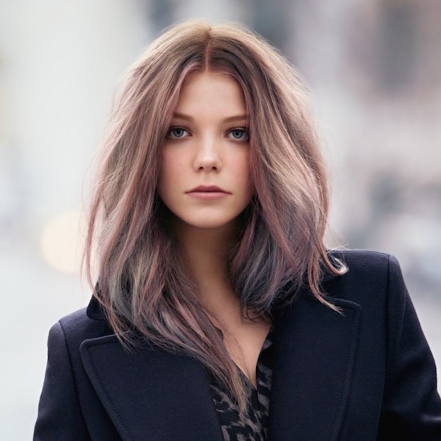 Мен жұлқылау үшін дәретханаға бардым. Әйелі орысша порно